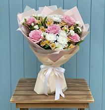 Букет цветов из:  Гвоздики, Орхидеи и Розы в Прогрессе Ставропольского края