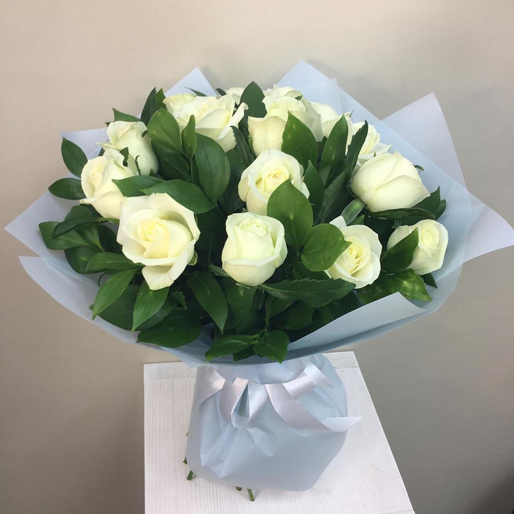 Букет 15 Белых роз Проуд в Прогрессе Ставропольского края