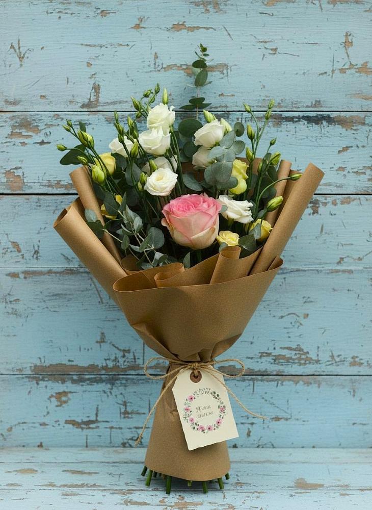 Букет цветов из: Розы и Лизиантусы в Прогрессе Ставропольского края