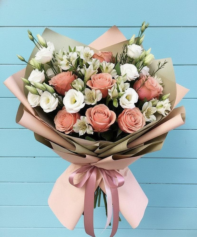 Букет цветов из: Розы, Альстромерии и Лизиантусы в Прогрессе Ставропольского края