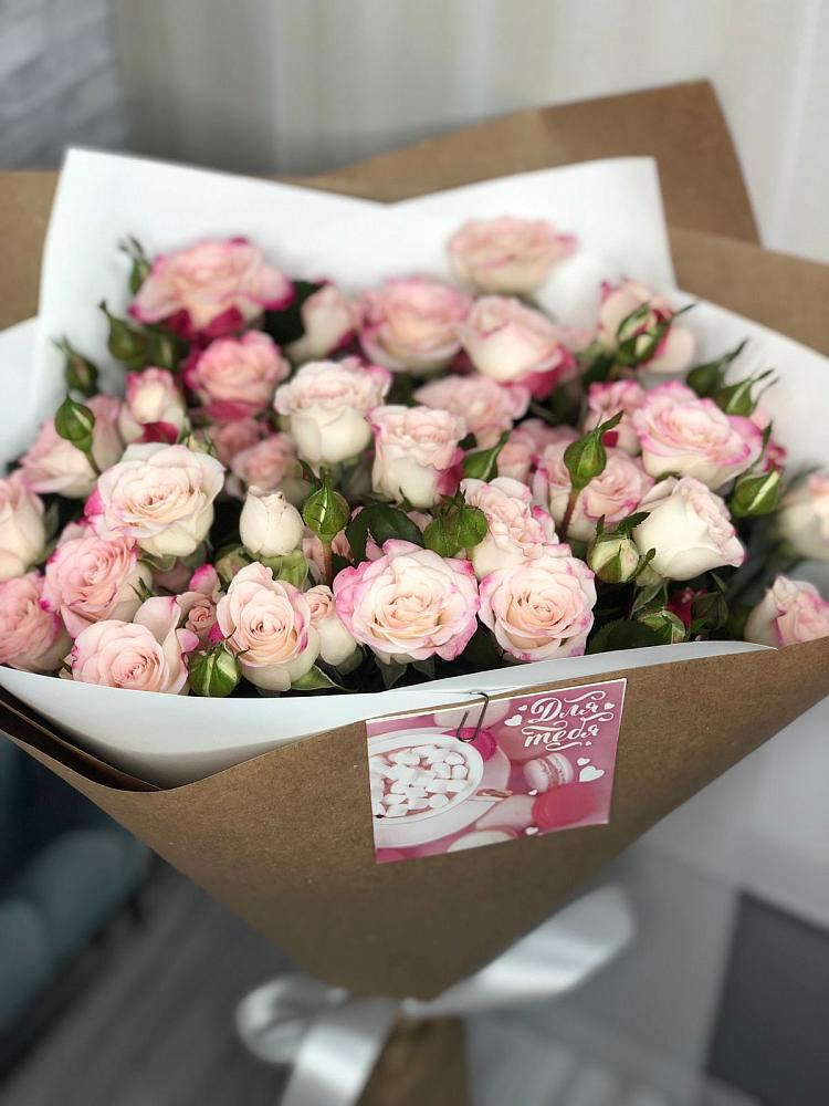 Букет цветов из: Розы в Прогрессе Ставропольского края