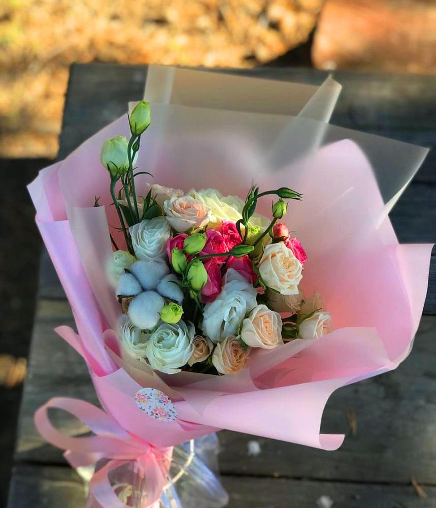 Букет цветов из: Розы и Лизиантусы в Прогрессе Ставропольского края