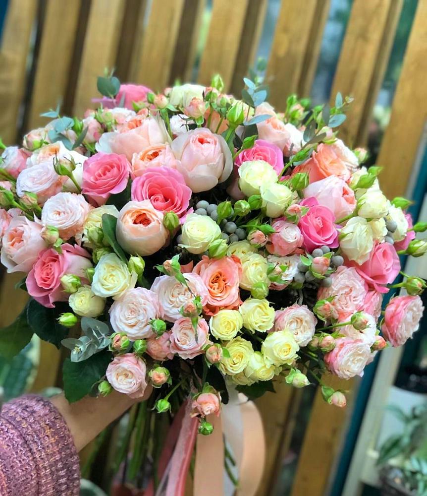 Букет цветов из: Розы в Прогрессе Ставропольского края