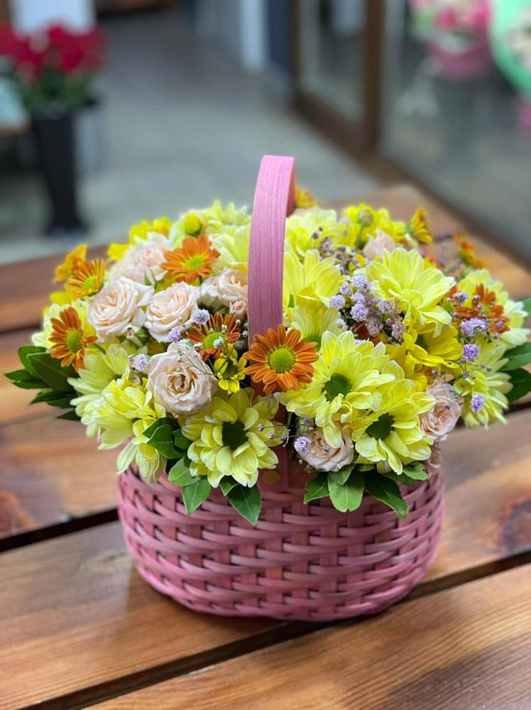 Цветочная композиция из Хризантемы и Розы в корзине в Прогрессе Ставропольского края