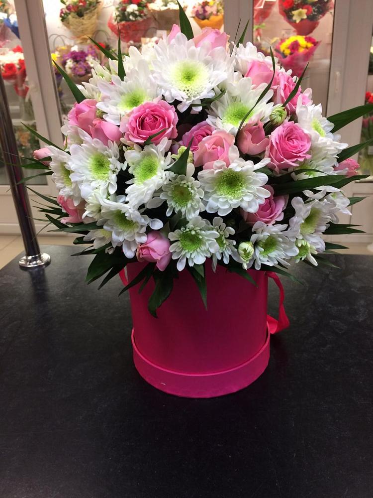 Цветочная композиция из Розы и Хризантемы в шляпной коробке в Прогрессе Ставропольского края